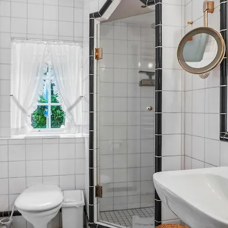 1 Bedroom In Apartment